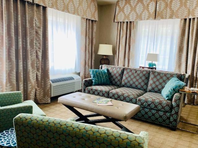 Hotel Wingate By Wyndham Elkins Extérieur photo