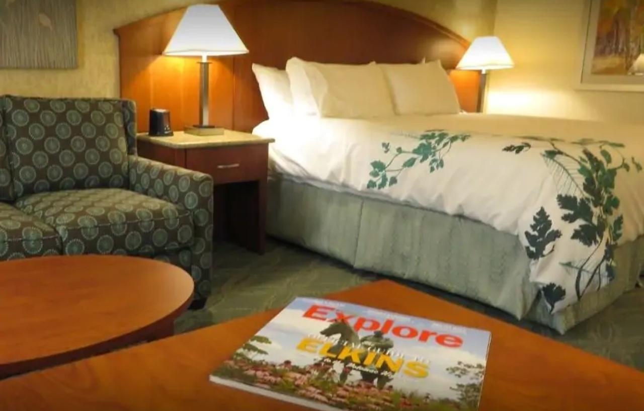 Hotel Wingate By Wyndham Elkins Extérieur photo